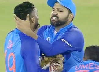 Rohit Sharma Dinesh Karthik Rohit Sharma first held Dinesh Karthik’s neck and now hugs him तेव्हा मानगूट पकडली आणि आता...; दिनेश कार्तिकसोबत असं का करतोय Rohit Sharma?