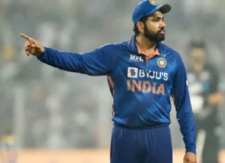 Rohit Sharma broke the tradition of Team India for so many years, see what the captain did VIDEO : इतक्या वर्षांची परंपरा Rohit sharma ने मोडीत काढली, पाहा काय केलं कर्णधाराने?