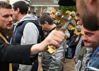 Russia’s Army: The Overestimated Power | Europe | DW Orthodox priest holds a cross in front of Russian reservists