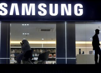 Samsung, Axis Bank launch credit card with year-long cashback suite: All details Samsung, Axis Bank Launch Credit Card With Year-Long Cashback Discounts: All Details