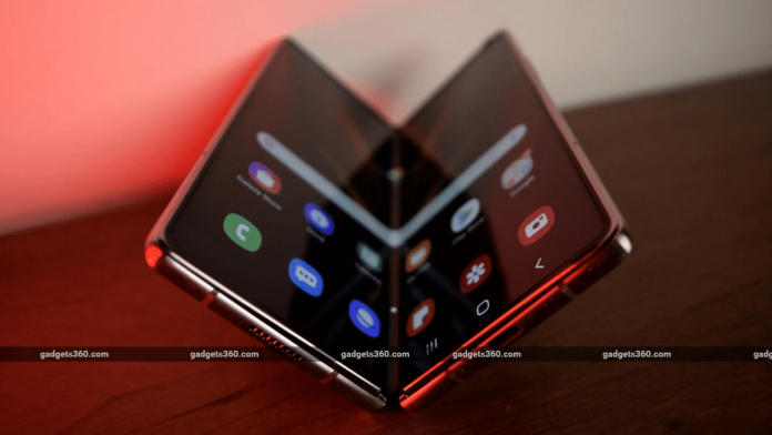 Samsung Galaxy Smartphones Could Be Affected by Battery Swelling Problem, YouTuber Claims
