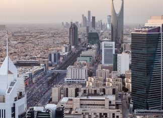 Saudi sovereign wealth fund launches green bond to develop renewable energy Les projets financés par le Public Investment Fund visent à réduire la dépendance de l'économie saoudienne aux hydrocarbures.
