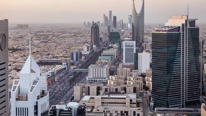 Les projets financés par le Public Investment Fund visent à réduire la dépendance de l'économie saoudienne aux hydrocarbures.