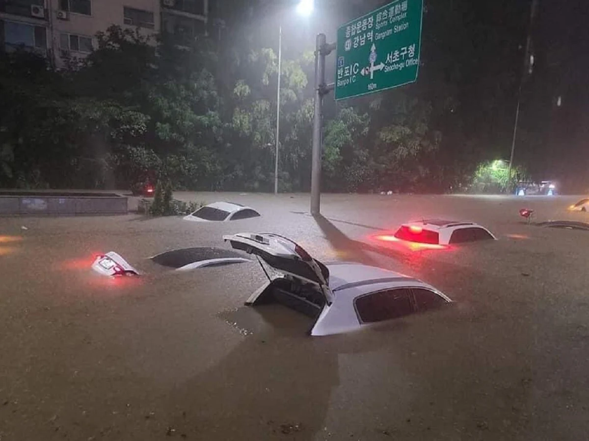 South Korea: Roads turned into rivers due to heavy rain in Seoul, 7 killed so far
