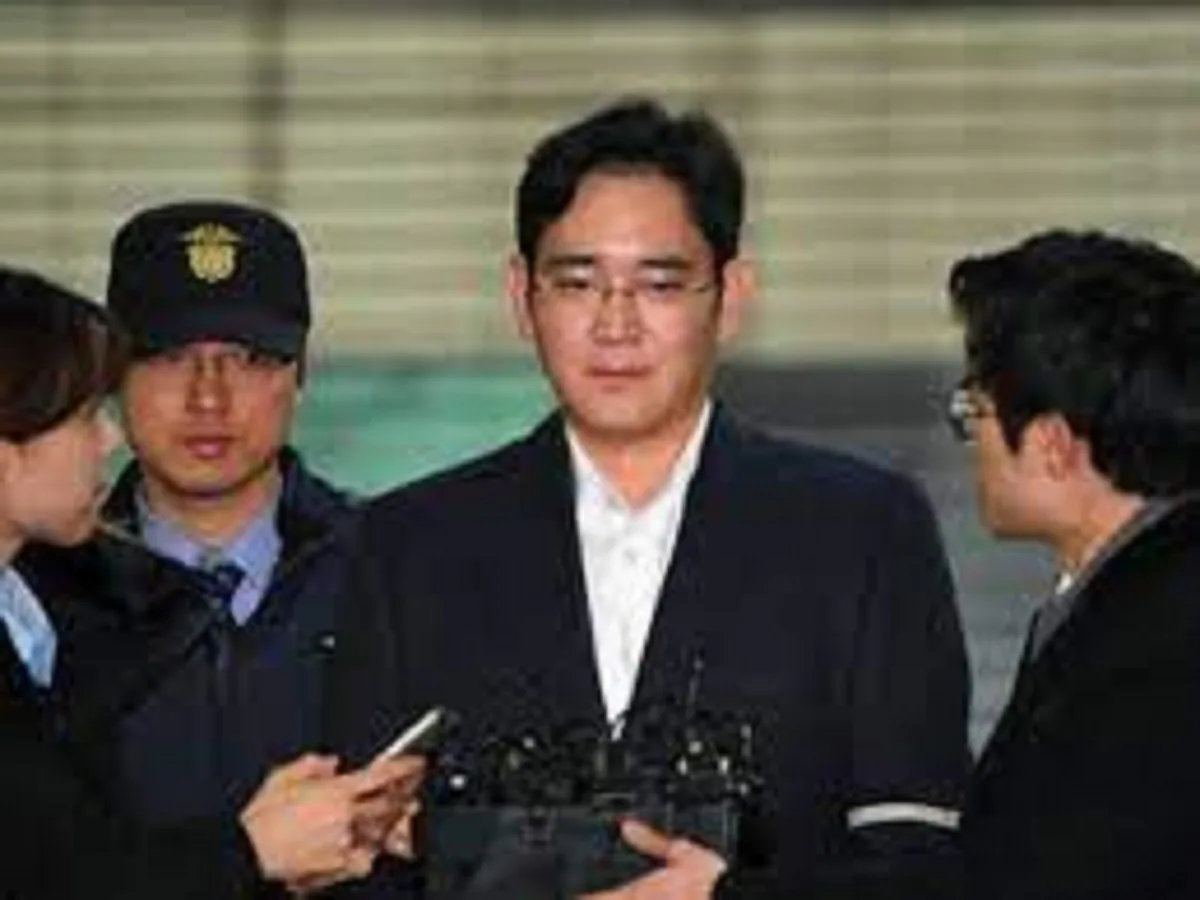 South Korea forgives Samsung's billionaire boss, allows him to return to work
