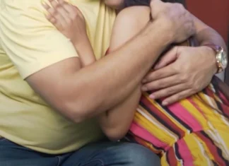 Teachers show vulgar videos to girl students and molest them in Jharkhand Crime News विद्यार्थींना रोज पॉन दाखवायचा, गावात बातमी वाऱ्यासारखी पसरली अन्...