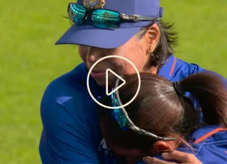 Team India captain shedding tears while bidding farewell to Goswami, Harmanpreet wept bitterly Team India : हरमनप्रीतला अचानक काय झालं? गोस्वामीच्या गळ्यात पडून का ढसाढसा रडली??