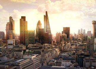 “The Bank of England is treading on very slippery ground” La plupart des spécialistes de politique monétaire s'attendaient à une réunion exceptionnelle de la BoE, qui se serait soldée par une hausse des taux.