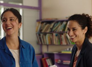“The Court of Miracles”: school for all? L'école, mieux vaut en rire qu'en pleurer. Anaïde Rozam et Rachida Brakni dans « La Cour des miracles ».