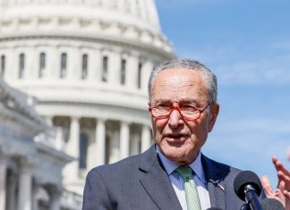 The Senate adopts an extension to the American budget, with 12 billion for Ukraine « Sept mois après le début du conflit, il est clair que l'aide américaine a beaucoup aidé le peuple ukrainien à résister à l'agression vicieuse de Poutine », a déclaré ce jeudi le chef des démocrates au Sénat, Chuck Schumer.
