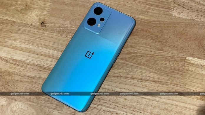 The best phone you can buy under Rs. 25,000 The Best Phone You Can Buy Under Rs. 25,000