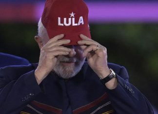 The essential Brazilian “swing states” L'ex-président Lula lors de sa campagne à Belo Horizonte, capitale de l'Etat stratégique du Minas Gerais.