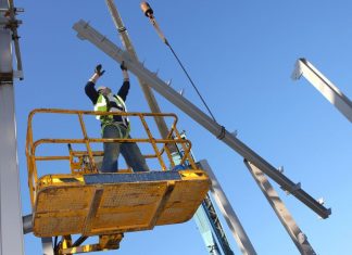 The slowdown in productivity weighs on growth in France Selon l'étude du Conseil d'analyse économique, tous les secteurs et tous les types d'entreprises contribuent au ralentissement de la productivité en France.