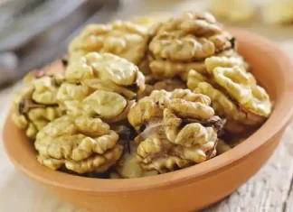 There are benefits to the body by eating walnuts on an empty stomach, know about it रोज सकाळी रिकाम्या पोटी अक्रोड खाण्याचे फायदे काय, जाणून घ्या