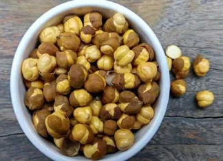 These are the benefits of roasted gram for health, see health tips तुम्ही भाजलेले चणे खाता मग ही बातमी तुमच्यासाठीच!