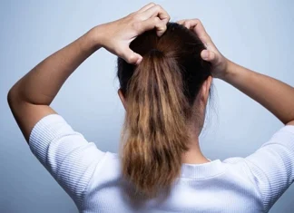 These are the tips to reduce the problem of lice in the hair, follow these steps केसांतील उवा काही केल्या जात नाहीयेत? करा 'हे' घरगुती उपाय