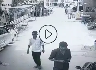 Trending CCTV video viral, thieves ran away after stealing bike, security guard immediately closed the gate Delhi Crime सेक्यूरिटी गार्डने शक्कल लढवली अन् चोरट्यांचा डाव फसला; सीसीटीव्ही Video तुफान व्हायरल!
