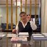 Screenshot Youtube |  Mafia boss Sedat Peker at a table in a room reminiscent of a luxurious hotel suite