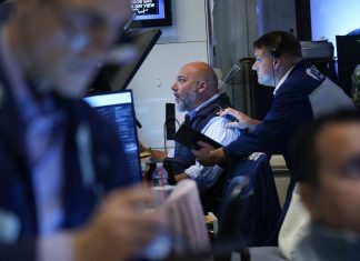 Use of WhatsApp: Wall Street banks pay $ 1.82 billion in fines Au total, 16 établissements financiers ont des accords avec la Securities and Exchange Commission (Sec) pour solder cette affaire.