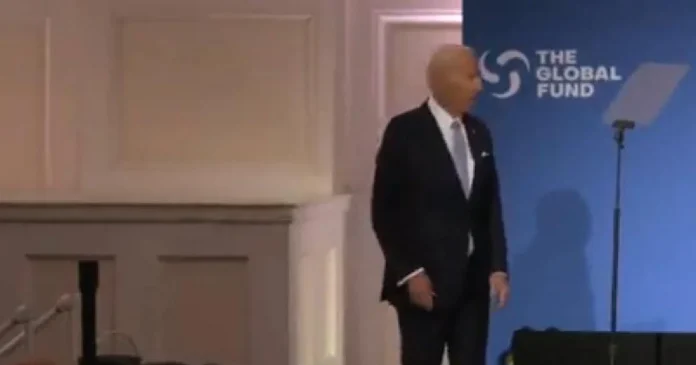  VIDEO: After the speech, there was a mistake again, Joe Biden was confused on the stage?  jokes on social media

