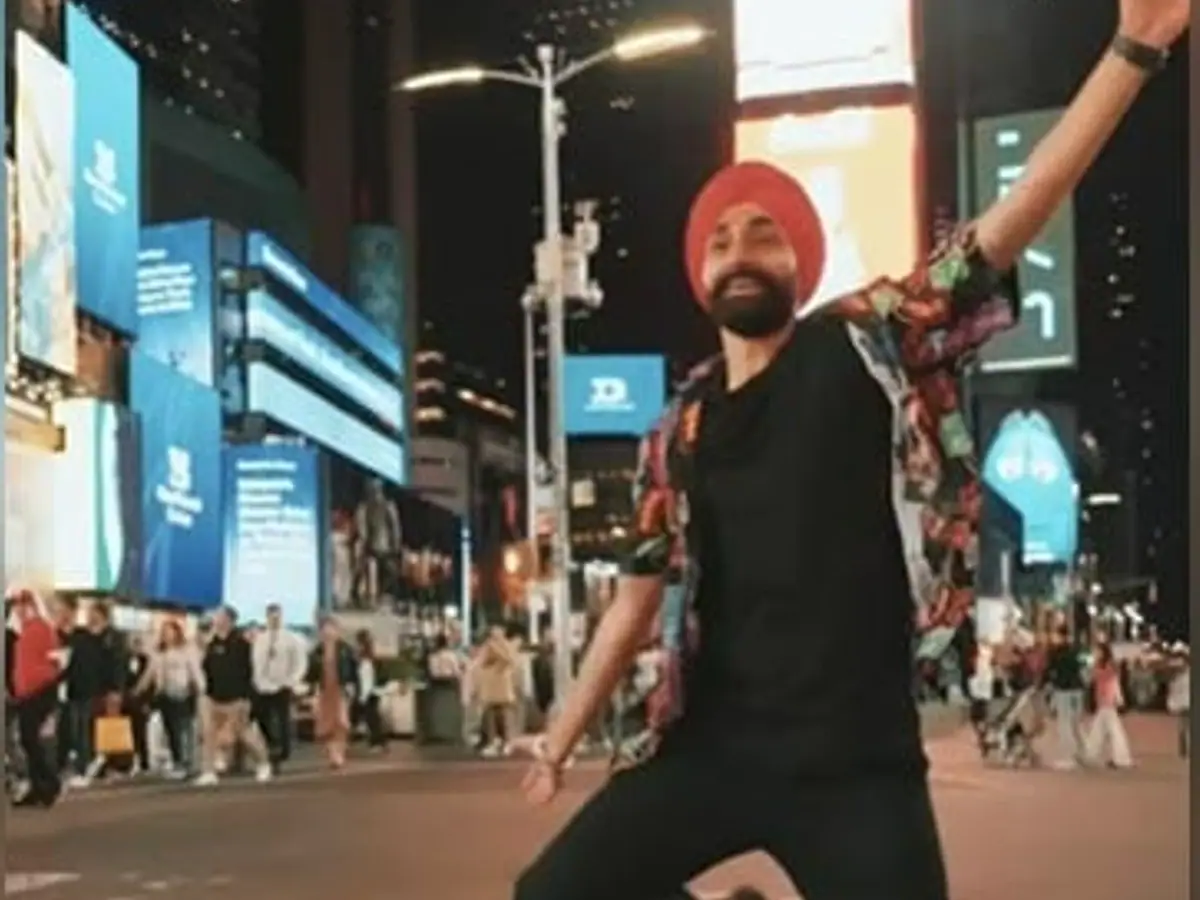 VIDEO: Sardar did Bhangra at New York's Times Square, people said- Trendsetter Pa ji!


