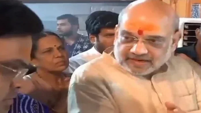 जेव्हा गृहमंत्री अमित शाह वडिलांच्या भूमिकेत असतात; जय शाहांना फटकारल्याचा Video Viralजेव्हा गृहमंत्री अमित शाह वडिलांच्या भूमिकेत असतात; जय शाहांना फटकारल्याचा Video Viral