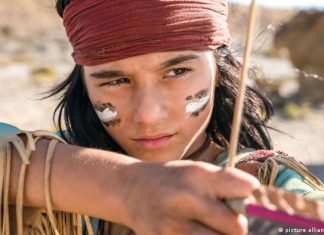 Withdrawn Winnetou books cause a storm of indignation | Books | DW Mika Ullritz as Winnetou draws a bow.