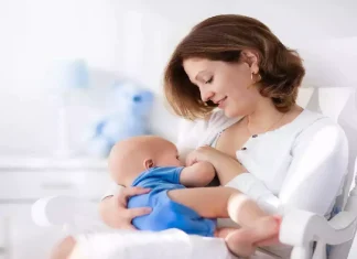 World Breastfeeding Week Learn in english Personal hygiene tips for lactating mothers World Breastfeeding Week - बाळाला स्तनपान करताना आईने 'ही' चूक करु नये