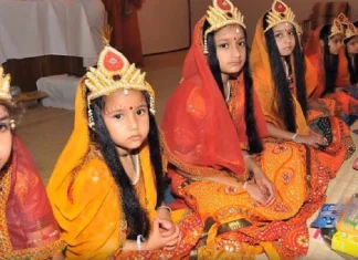 navratri kanya puja 2022 sz Navratri Kanya Poojan 2022 : अष्टमी आणि नवमीला कन्या पूजन कसे कराल, जाणून घ्या योग्य पद्धतीसह विधी