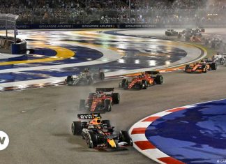 Singapore Grand Prix: Verstappen mad at his own team Sports | DW Singapore Grand Prix: Verstappen mad at his own team Sports | DW