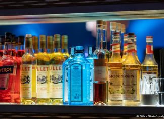 Alcohol in India: More Drinkers, More Profits | Asia | DW Icon image I Alcohol