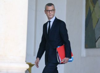 Alexis Kohler, indicted in the MSC case, disputes any offense Alexis Kohler avait rejoint MSC en 2016, quelques mois avant de démissionner pour prendre le poste de secrétaire général de l'Elysée après l'élection d'Emmanuel Macron, en mai 2017.