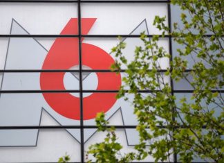 Bertelsmann decides not to sell M6 Les négociations avec les prétendants à un rachat de la Six se sont accélérées ces derniers jours, après l'abandon mi-septembre du projet de fusion entre TF1 et M6.