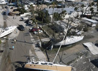 Car in the sea… Boat on the road… 240KM/HR what is the devastation after the storm, see photos Car in the sea... Boat on the road... 240KM/HR what is the devastation after the storm, see photos