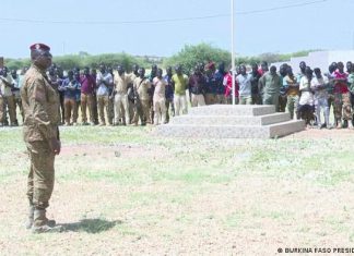 Coup rumors in Burkina Faso | Current Africa | DW President Paul-Henri Damiba stands in front of soldiers in Djibo