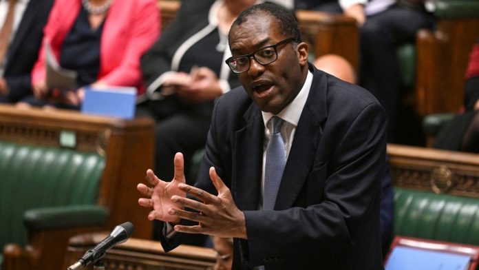 Le « mini-budget » présenté par le nouveau ministre britannique des finances, Kwasi Karteng, va remettre la dette du royaume sur une pente ascendante, regrette S&P.