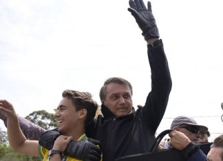 Elections in Brazil: a Parliament dominated by Bolsonaro’s allies Le jeune député fédéral, élu dimanche, Nikolas Ferreira, et le président sortant Jair Bolsonaro, candidat à la réélection.