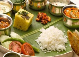 Health Tips If you eat late at night then be careful serious health effects सावधान! रात्री उशिरा जेवण करताय? होतील 'हे' गंभीर आजार