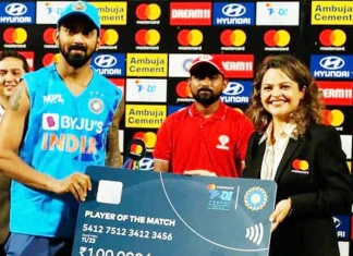 Ind Vs SA KL Rahul gives Man of the Match award to Suryakumar Yadav IND VS SA: मॅन ऑफ द मॅच किताब मिळाल्यानंतर KL Rahul नं व्यक्त केलं आश्चर्य, म्हणाला " पुरस्काराचा मानकरी..."