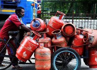 LPG cylinder price reduced from 1 October 2022 ABN LPG Price : LPG गॅस झाला स्वस्त, जाणून घ्या किती रुपयांना मिळणार सिलिंडर