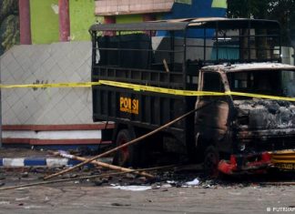 Many dead in riots in Indonesia | Current Asia | DW Indonesia | Riots at Kanjuruhan Stadium