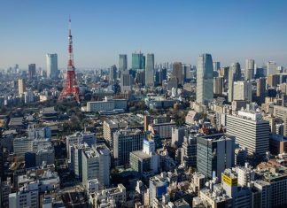 Markets test Japan on its fight against the strong dollar Le monde des affaires japonais suit avec appréhension la chute inexorable du yen malgré l'intervention de la Banque du Japon en septembre.