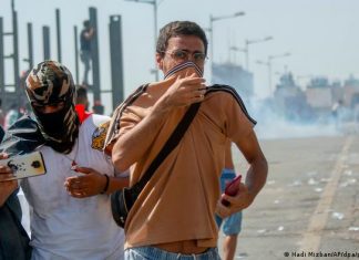 Massive protests in Iraq on anniversary of movement | Current Middle East | DW protests in Iraq