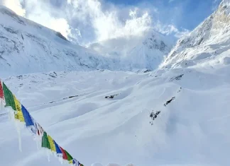 Mount Manaslu Base Camp in the grip of avalanche, came 7 days ago also destructive Mount Manaslu Base Camp in the grip of avalanche, came 7 days ago also destructive