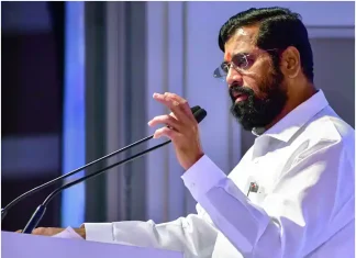 Mumbai Worli Political Updates Thousands Of Shiv Sainiks From Aaditya Thackeray Constituency Join Worli Koliwada CM Eknath Shinde Group english News Mumbai Worli Political Updates Thousands Of Shiv Sainiks From Aaditya Thackeray Constituency Join Worli Koliwada CM Eknath Shinde Group Marathi News