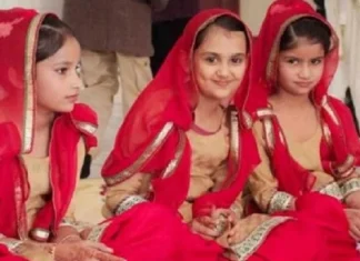 Navratri 2022 Mahanavami Kanya Pujan Shubh Muhurta Time and Method SZ Navratri 2022 Kanya Pujan: आज महानवमी; 'या' मुहूर्तावर करा कन्या पूजन, वेळ आणि पद्धत जाणून घ्या