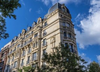 Real estate: how Airbnb wants to help landlords renovate their homes En partenariat avec Effy, Airbnb consacre un million d'euros à une aide aux travaux, sous conditions, pour les bailleurs inscrits sur sa plateforme en France.