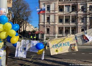 Ruling party wins election in Latvia | Current Europe | DW Latvia Riga protests in front of Russian Embassy