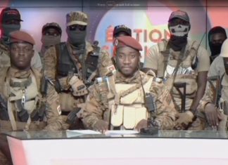 Second coup in eight months in Burkina Faso Vendredi soir, un groupe de militaires a annoncé à la télévision la nomination du capitaine Ibrahim Traoré (à gauche sur l'image) comme nouvel homme fort du pays.