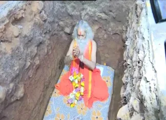 Sometimes fire bath, sometimes water samadhi; Even after 72 hours of samadhi, a crowd of devotees gathered in Purushottamand Sukhroop Sometimes fire bath, sometimes water samadhi; Even after 72 hours of samadhi, a crowd of devotees gathered in Purushottamand Sukhroop